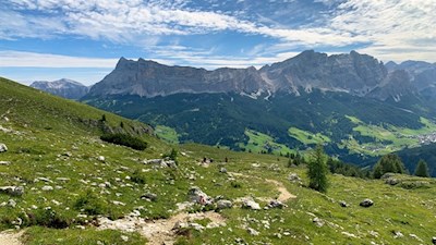 Durch aussichtsreiche Wiesen auf den Para dai Giai