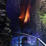 Aufwändig in den Felsen geschlagen: der untere Stollen des Varone Wasserfalls