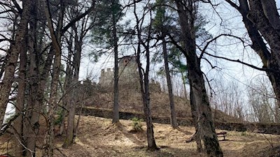 Mitten im Wald thront die Kehlburg