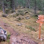 Dopo la discesa attraverso la forcella Pana, seguire il sentiero n. 35 fino al rifugio Brogles