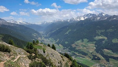 Vom Gipfel des Wolfskofel schweift unser Blick bis ins hinterste Ahrntal