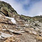 Auf steinbeschlagenen Wegen auf die Eidechsspitze