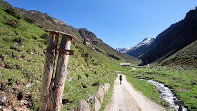 Am Staudenbergbach lädt die idyllische Martalm zur Einkehr