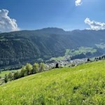 Neben uns erhebt sich der langgezogene Mareiter Stein