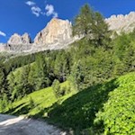 Mit Blick auf den Rosengarten zur Masare Hütte
