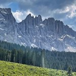 Unterwegs öffnen sich schöne Ausblicke auf den Latemar