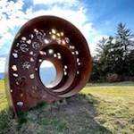 Auf-dem-Vogelweider-Rundweg-erinnern-Installationen-an-den-berühmten-Minnesänger