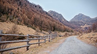 Auch in der kalten Jahreszeit eine lohnende Wanderung: der Weg zur Tiefrastenhütte