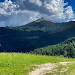 Blick von Maria Weißenstein auf die Petersberger Leger Alm und das Weißhorn