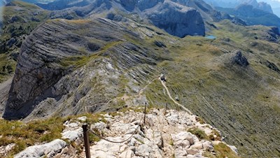 Seilgesicherte Passage auf dem Weg in Richtung Seekofel