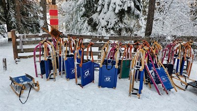 Auf der Tuffalm können Rodeln entliehen werden