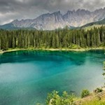 Am schimmernden Karersee