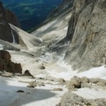 Der Abstieg durch das Langkofelkar erfordert etwas Trittsicherheit