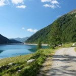 Die Umrundung des Neves-Stausees ist auch für Kinderwagen geeignet