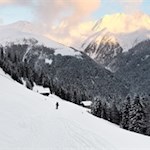 Die Aschtalm präsentiert sich inmitten einer idyllischen Winterlandschaft