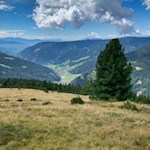 Ausblick ins Sarntal während des Anstiegs auf die Leiterspitze