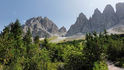 Langsam-nähern-wir-uns-den-anmutigen-Geislerspitzen