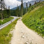 Am Karersee zweigt der Wanderweg Nr. 8 zur Stadlalm ab