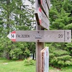 Der Rückweg von der Zuegghütte ist mit 20 Minuten ausgeschildert