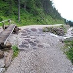 A bridge leads over the Kaserill brook