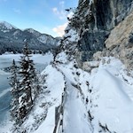 Circumnavigation Lago di Braies lake winter