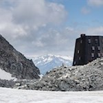 Die neue Schwarzensteinhütte auf über 3.000 m Höhe