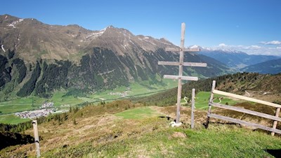 Wetterkreuz neben der Gewingesalm mit malerischem Ausblick
