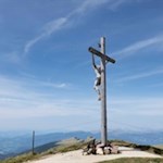 Das anmutige Gipfelkreuz der Seceda