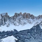 Unser Blick schweift auf den schneeverhangenen Latemar