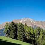 Die kalkweißen Telfer Weißen vor klarem Herbsthimmel