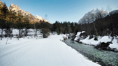 Teile des Winterwanderweges folgen dem klaren Vigilbach