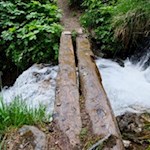 Der Jägersteig überquert kleine Bächlein