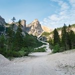 Zunächst steigt der Weg ziemlich sanft an