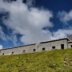 Militäranlage längs des Weges