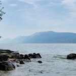 Deviazione verso un pittoresco tratto di spiaggia vicino alla Rocca di Manerba