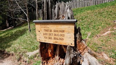 Der erste Teil der Wanderung führt über einen Besinnungsweg