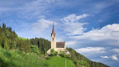 La chiesa di Valgenauna è al tempo stesso semplice e graziosa