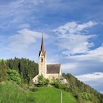 Schlicht und anmutig zugleich präsentiert sich das Kirchlein in Valgenäun