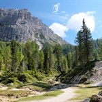 On initially almost flat paths to the rifugio Auronzo mountain hut
