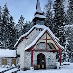 Kapelle neben dem Hotel Pragser Wildsee