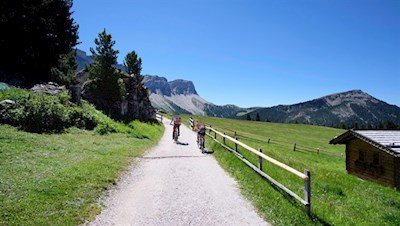 Anche gli appassionati di mountain bike amano visitare il rifugio delle Odle