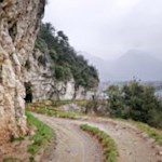 In-der-zweiten-Hälfte-des-19-Jahrhunderts-in-den-Felsen-gesprengt-die-alte-Ponale-Straße