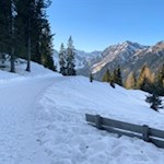 Auf dem nahezu ebenen Winterwanderweg zur Kalcheralm