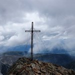 Das-formschöne-Gipfelkreuz-der-Windschar