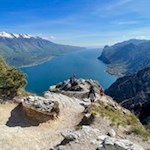 Auf der Punta Larici öffnet sich ein atemberaubendes Panorama
