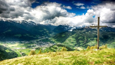 Auf dem aussichtsreichen Saun erschließen sich traumverlorene Ausblicke
