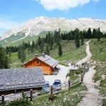 Wer die Wanderung ausdehnen möchte, kann auch zu Fuß zur Stolla Alm wandern
