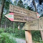 Schließlich zweigt rechts der Weg zum Pojer Wasserfall ab