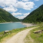 Die Umrundung lässt sich auch mit dem Kinderwagen meistern