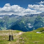 Vor malerischer Bergkulisse zurück zur Sattelbergalm